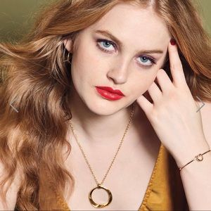 NWT, 16.5”, Goldtone Sculptural Pendant Necklace, Avon.